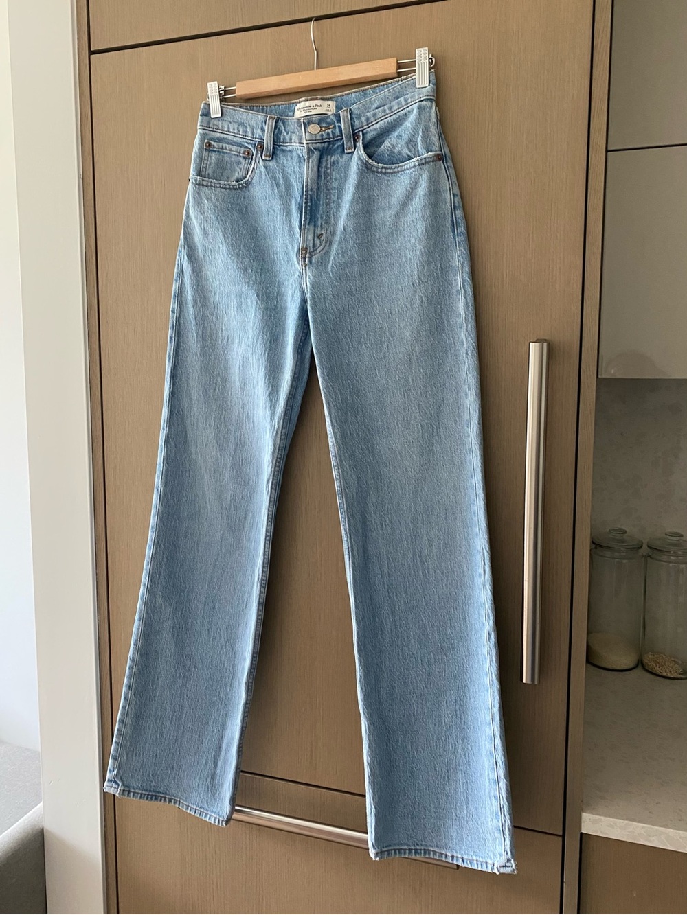 Abercrombie & Fitch High Rise 90s Relaxed Jean - Picture 5 of 8